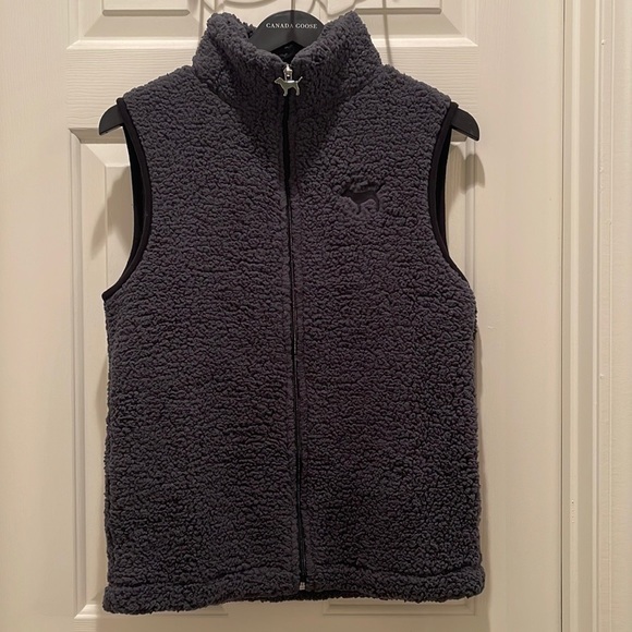 Victoria's Secret PINK Limited Edition Sherpa Campus Vest Jacket - Picture 1 of 4